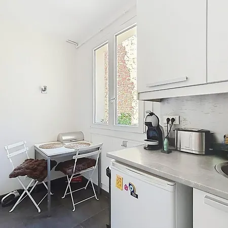 Charming Near The Eiffel Tower Apartment